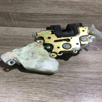 80553aa210 89 a927  Front door lock Nissan X-Trail T30