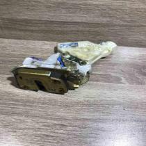 805524u300 89 a925 X trail Rear door lock Nissan X-Trail T30