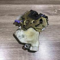 805524u300 89 a925 X trail Rear door lock Nissan X-Trail T30