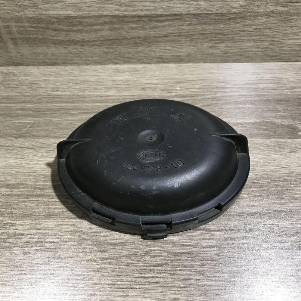 134728 00   Headlight/headlamp dust cover Volkswagen PASSAT B3