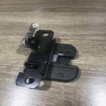 389827505e   Tailgate/trunk/boot lock/catch/latch Volkswagen PASSAT B5.5