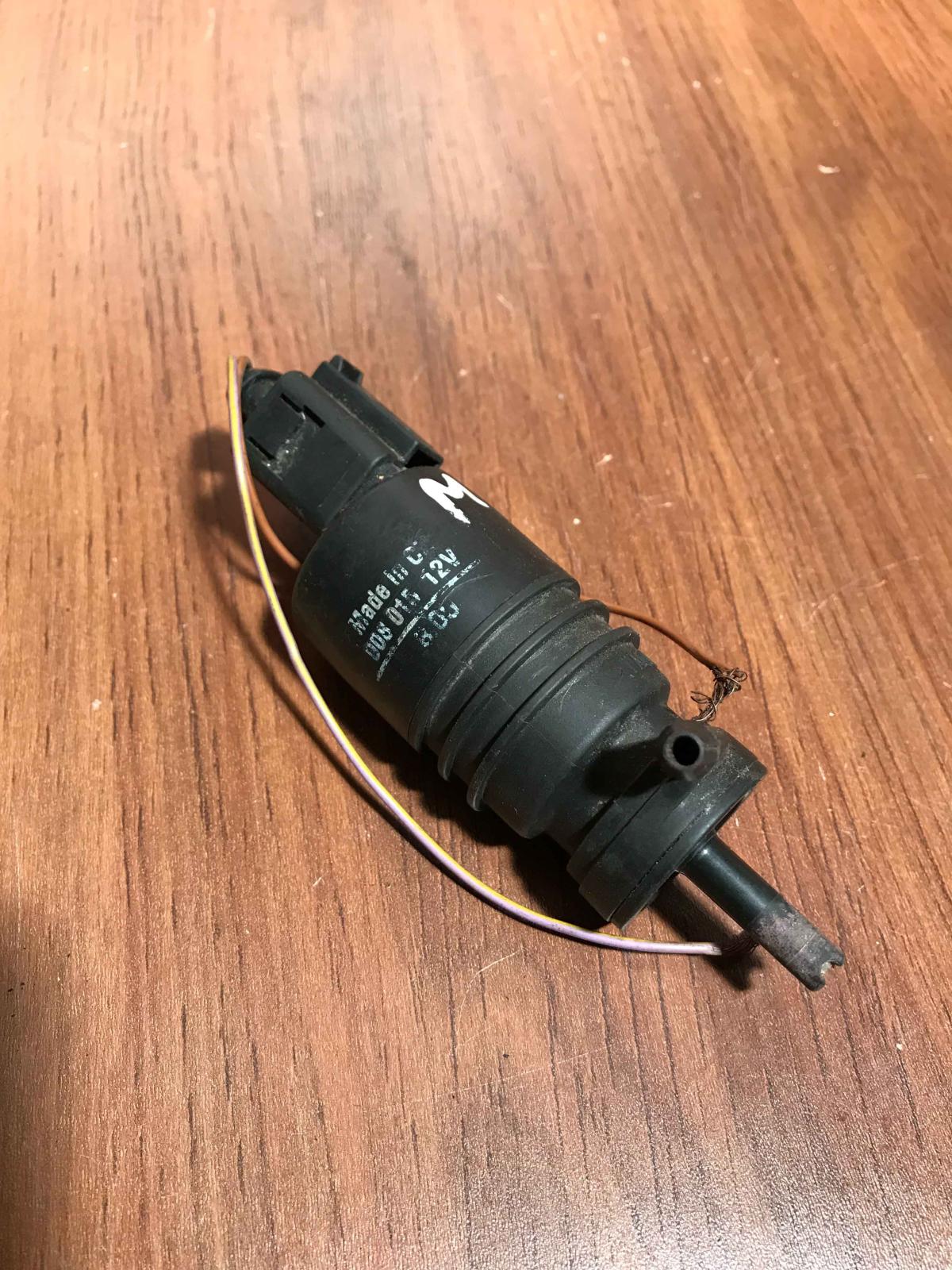 008015   Windscreen/windshield washer pump Mercedes-Benz CLS C219