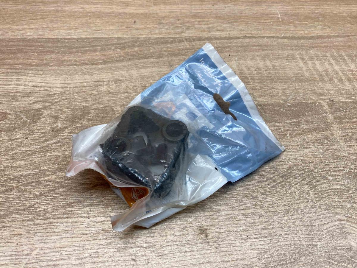 143908 18208620181  Muffler mount bracket/holder Mercedes-Benz C W205