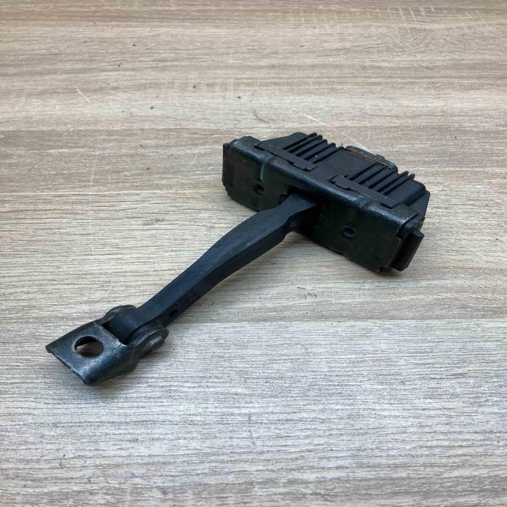 8402502   Front door check strap stopper BMW X5 E53