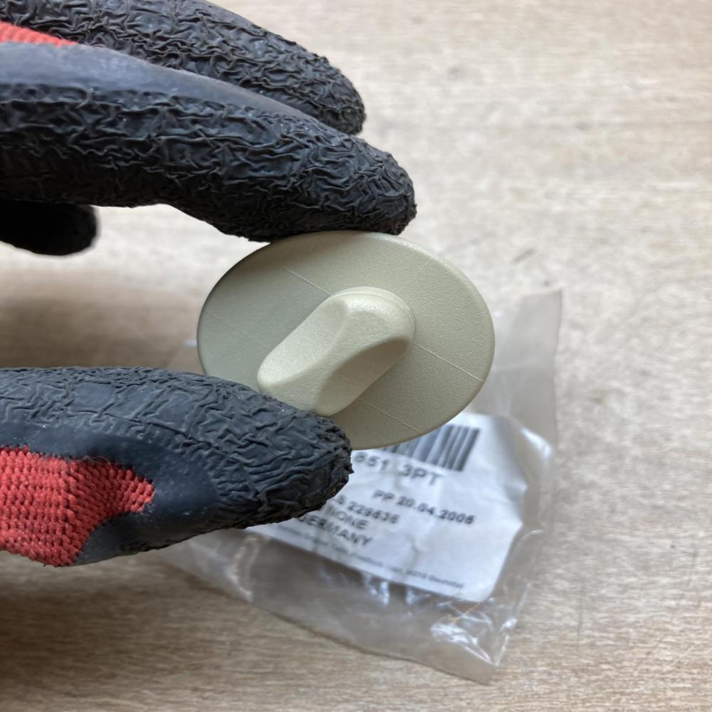 3D0864851 3D0864851 3PT  Floor mat clip fixing clamp Volkswagen Sharan