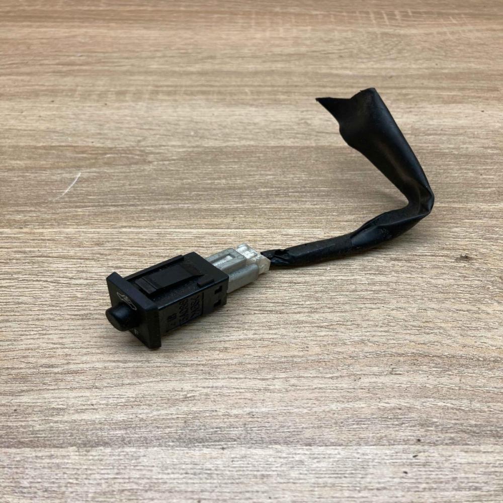 15A086 751 0 A70 Alarm switch Toyota RAV 4 (XA20)