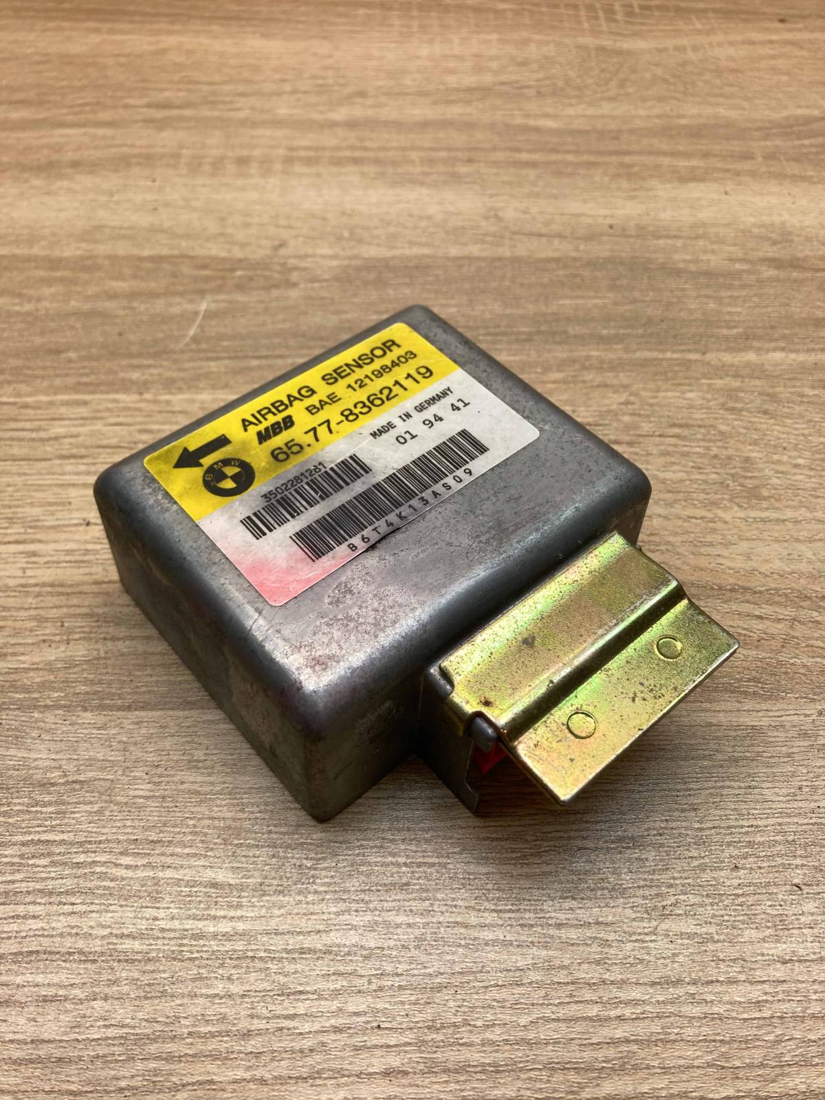 8362119 12198403  Airbag control unit/module BMW 5 E34