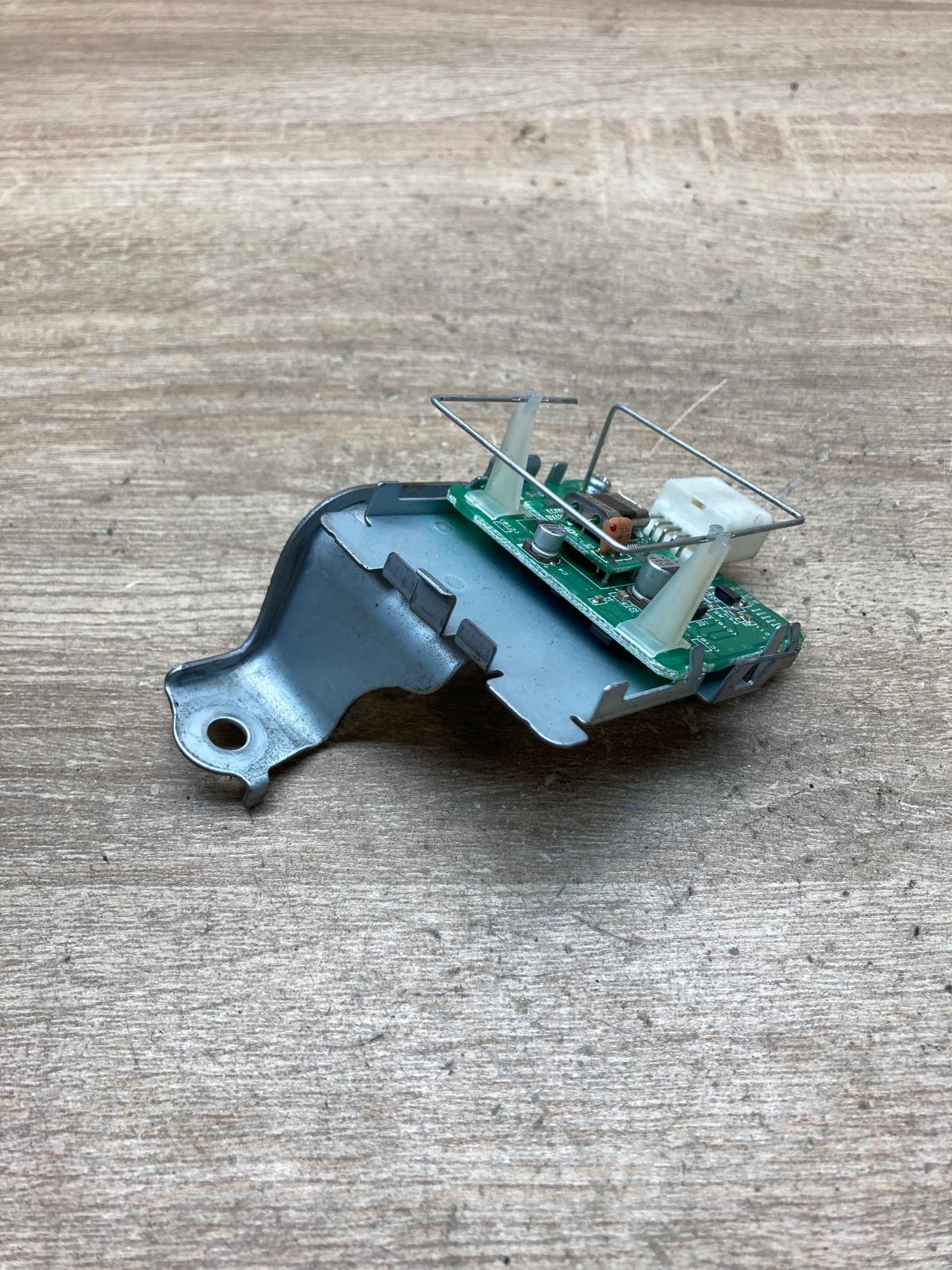 89741 0F010 61B168 0011A  Door control unit/module Toyota Corolla Verso AR10