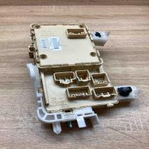 89221 0F010   Fuse module Toyota Corolla Verso AR10