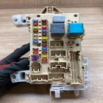 89221 0F010   Fuse module Toyota Corolla Verso AR10