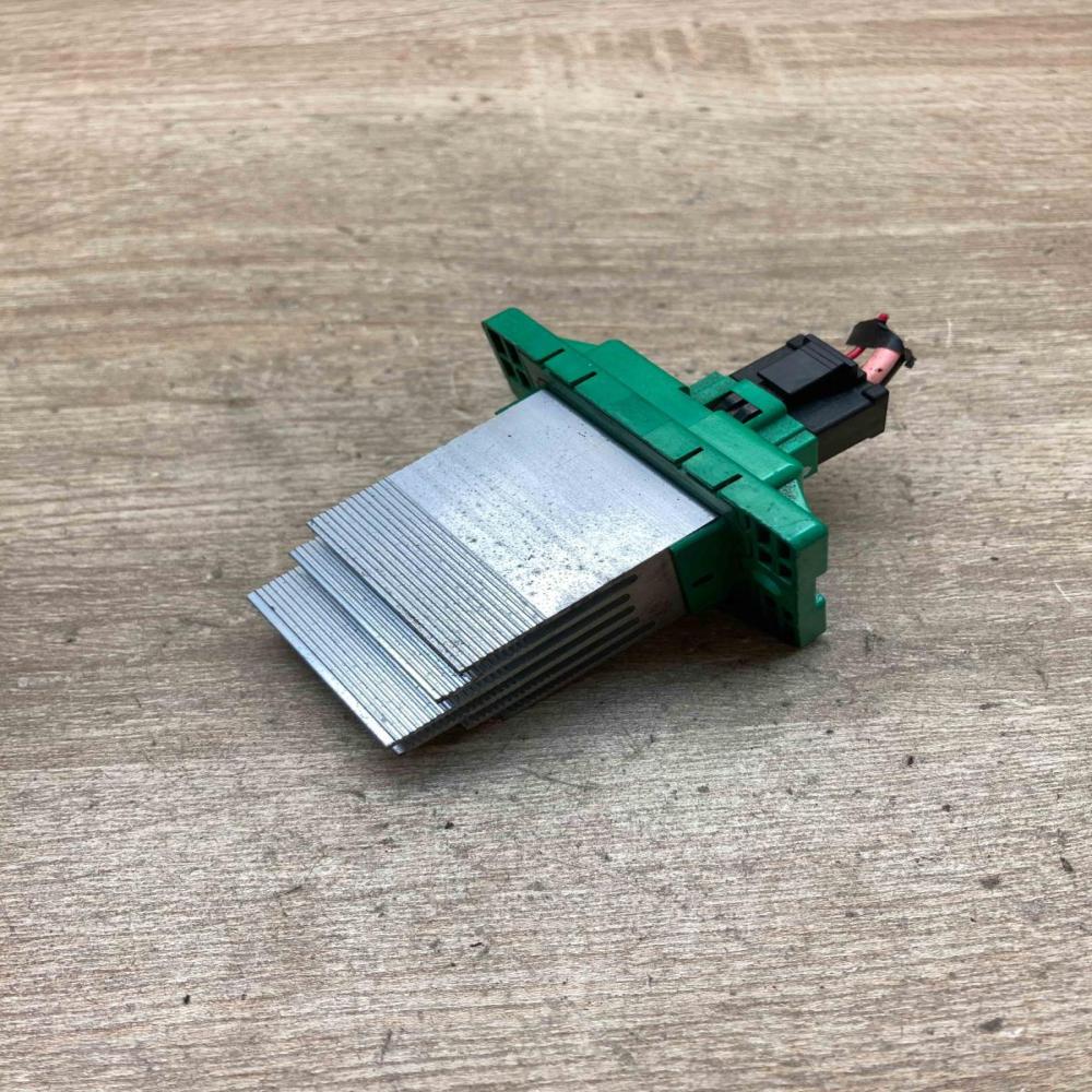 Toyota heater resistor Green  Heater blower motor/fan resistor Toyota Verso