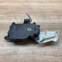 113800 2810   Air flap motor/actuator Toyota Avensis T270