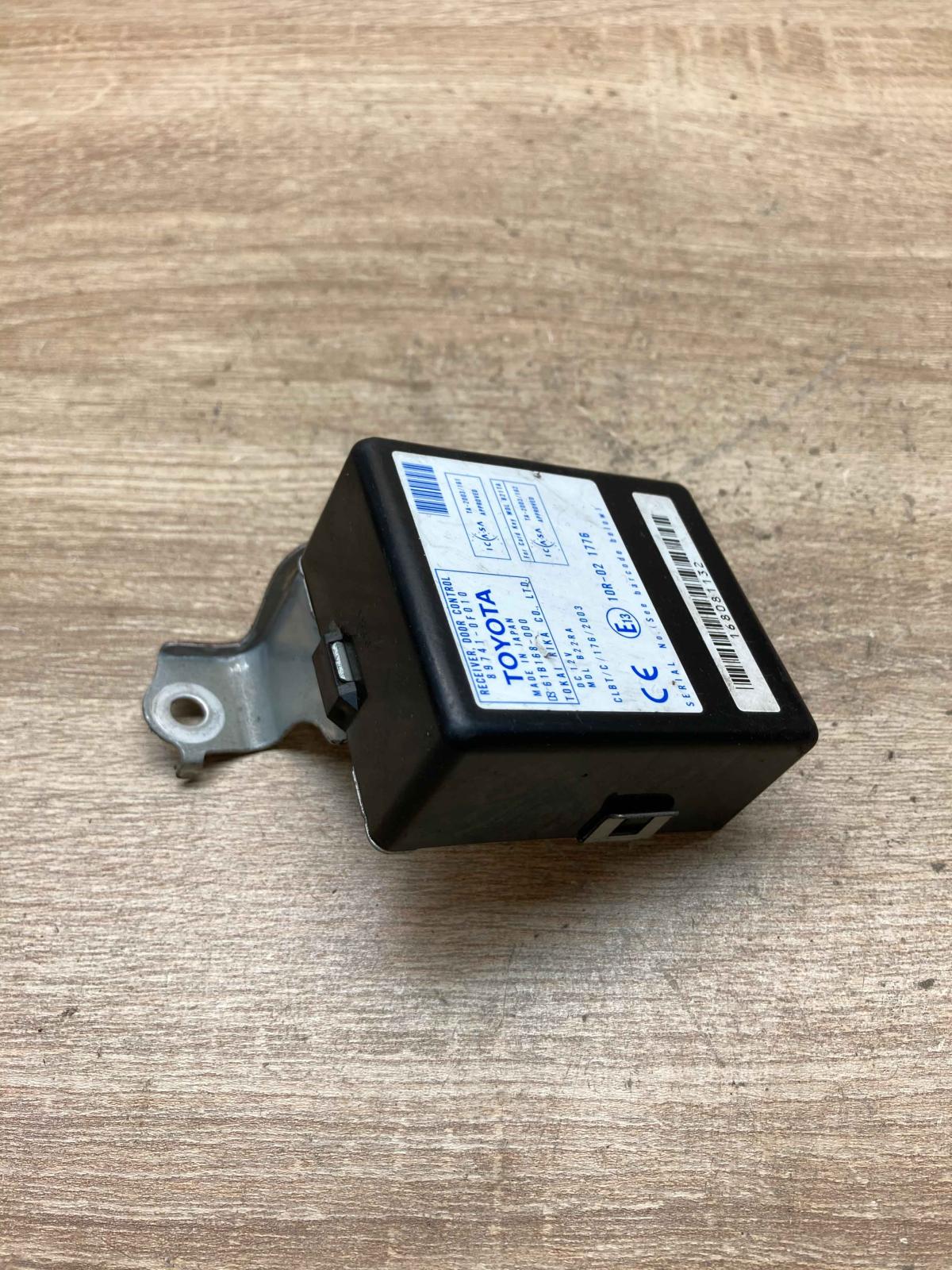 89741 0F010 61B168 000 10R02 Door control unit/module Toyota Corolla Verso AR10