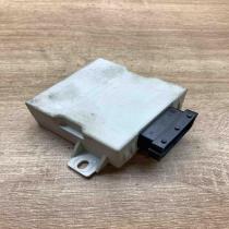 150 696   Window wiper relay Toyota Avensis T250