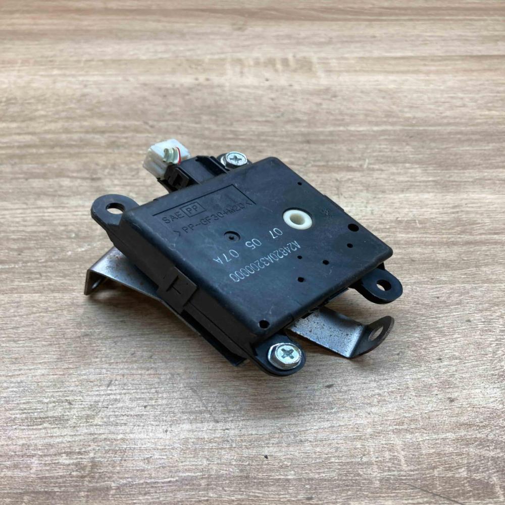 A24820A32   Air flap motor/actuator Nissan Qashqai
