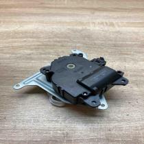 113800 2760   Air flap motor/actuator Toyota Avensis T250