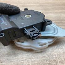 113800 2760   Air flap motor/actuator Toyota Avensis T250
