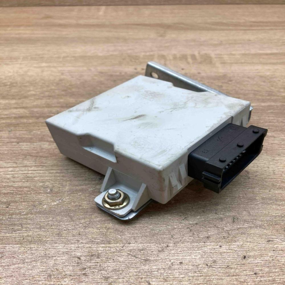 150 696 85940 0F010 A  Window wiper relay Toyota Avensis T250