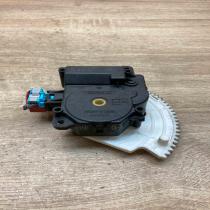 063800 0172   Air flap motor/actuator Toyota Land Cruiser (J150)