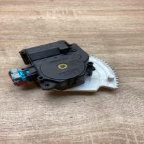 063800 0172   Air flap motor/actuator Toyota Land Cruiser (J150)