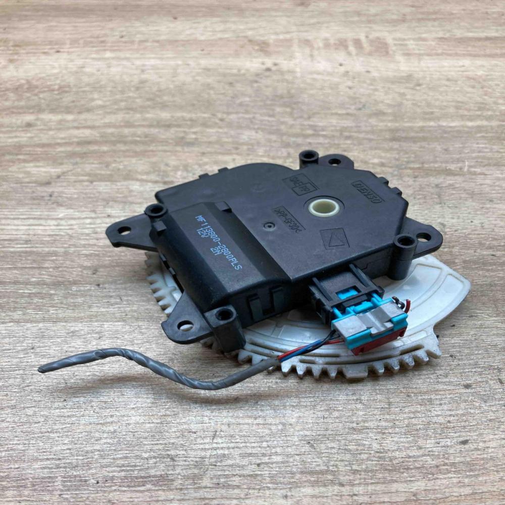 113800 2800   Air flap motor/actuator Toyota Verso
