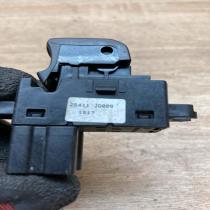 25411 JD000 1517  Electric window control switch Nissan Qashqai
