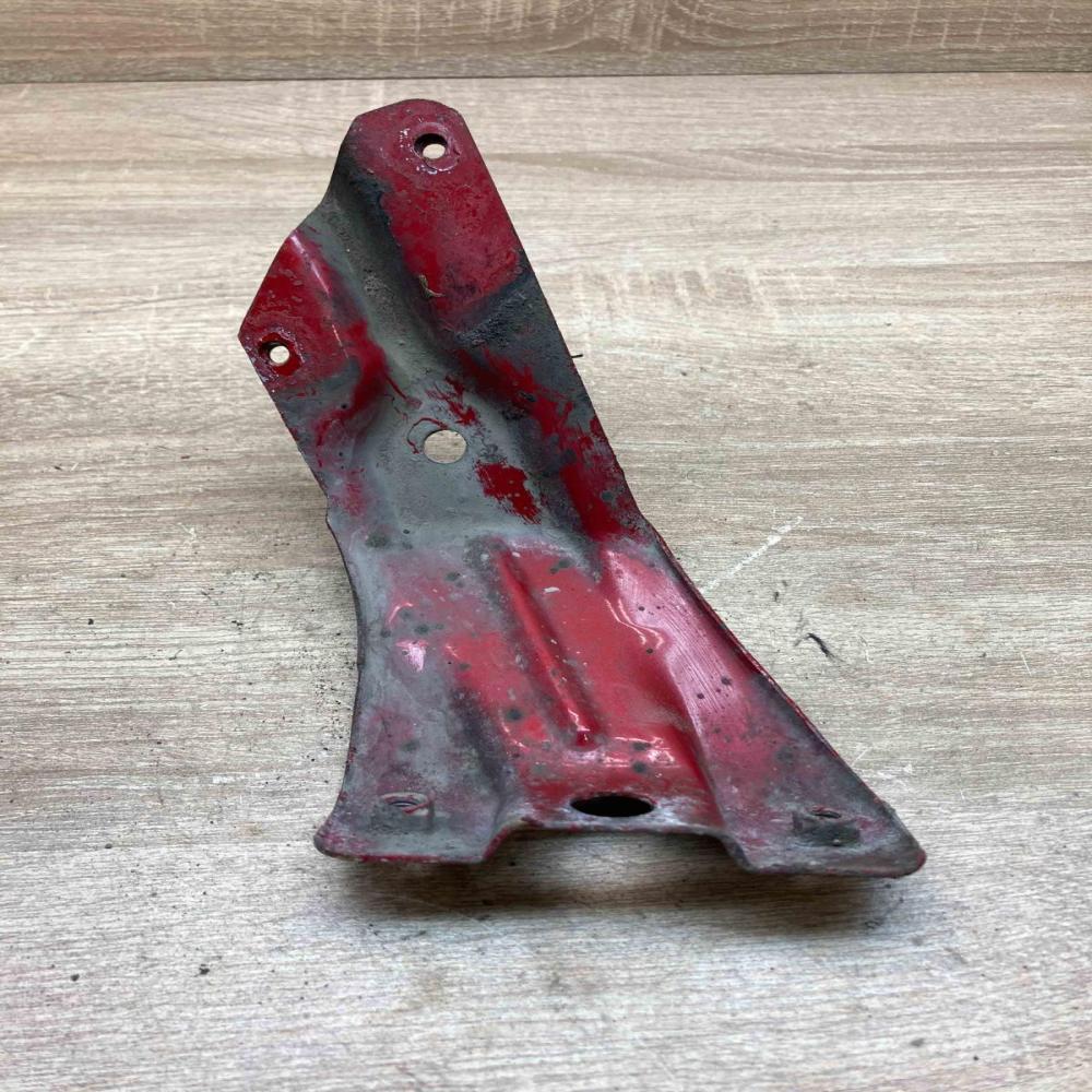 5K6821135   Fender mounting bracket Volkswagen Golf VI