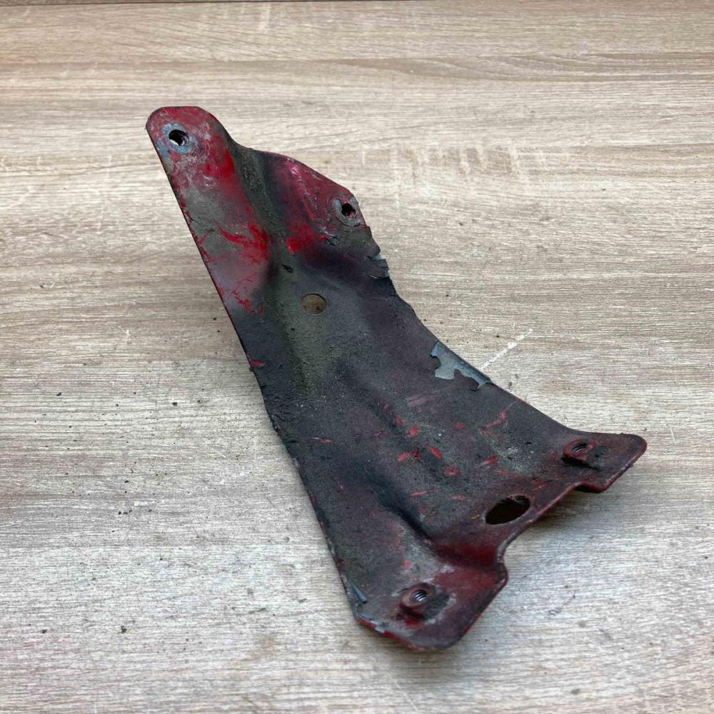5K6821136   Fender mounting bracket Volkswagen Golf VI