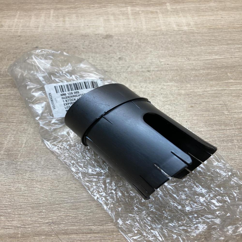 6R0129363   Air intake duct part Volkswagen Polo V 6R