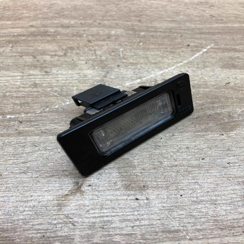 8T0943021  L05 Number plate light Audi A4 S4 B6 8E 8H