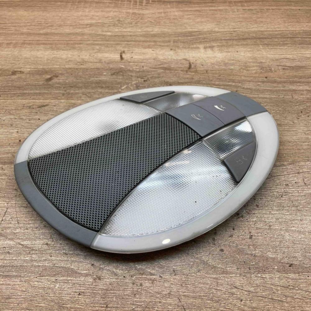 A2118202001 2JM008257 10  Front seat light Mercedes-Benz E W211