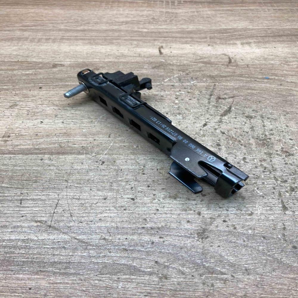 A1668600088 615426  Seat belt height adjuster Mercedes-Benz ML W166