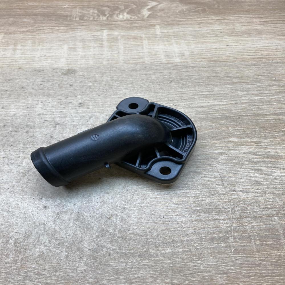 032121121G   Thermostat housing Volkswagen Polo IV 9N3