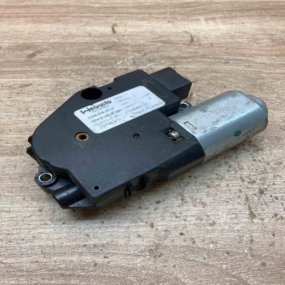 A1669069600 1727364A  Sunroof motor/actuator Mercedes-Benz ML W166