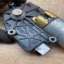 A1669069600 1727364A  Sunroof motor/actuator Mercedes-Benz ML W166