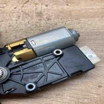 A1668200208   Sunroof motor/actuator Mercedes-Benz ML W166