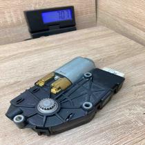 A1668200208   Sunroof motor/actuator Mercedes-Benz ML W166