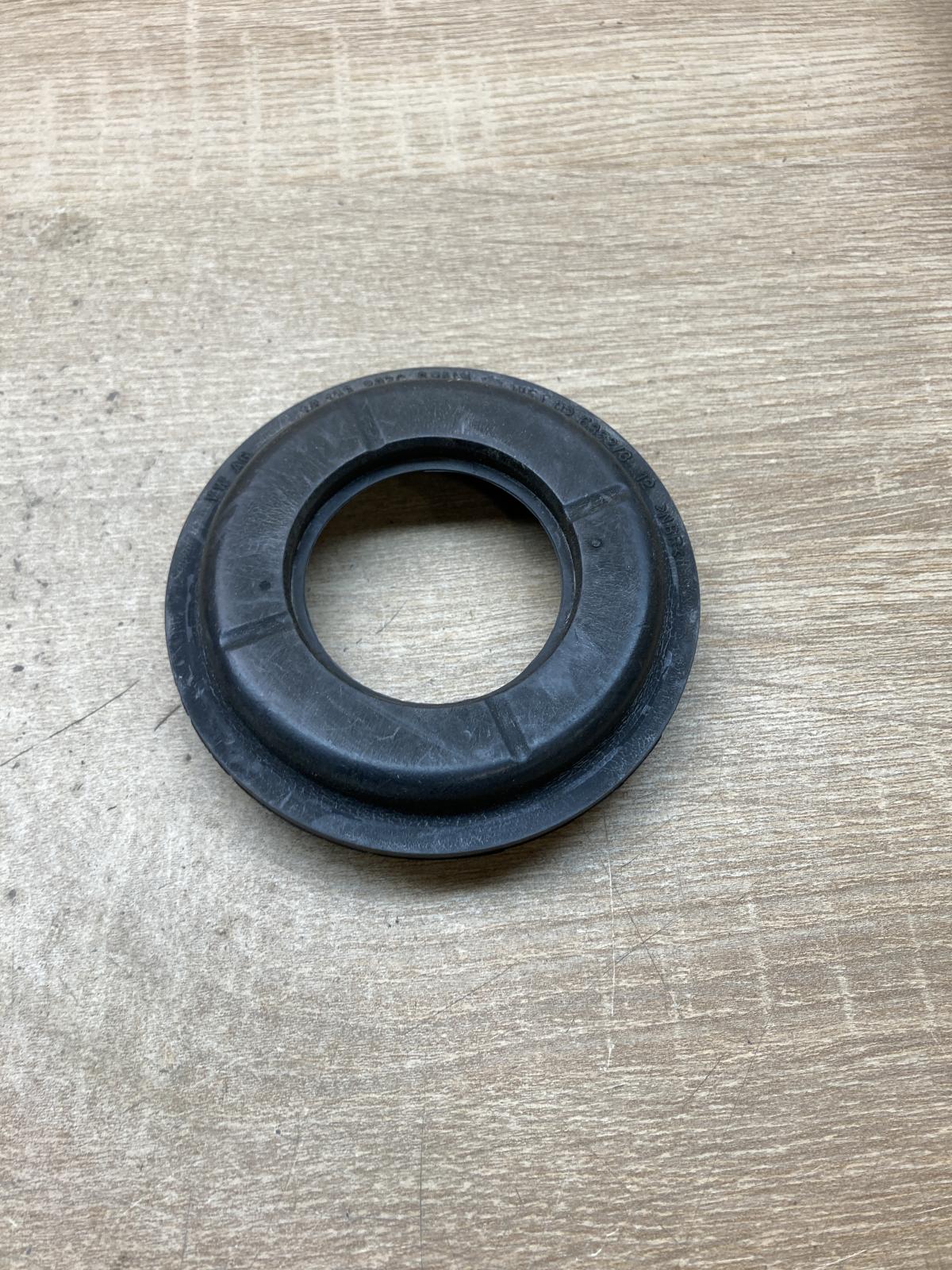 038133287C  Seal Oil filler cap Volkswagen Golf V