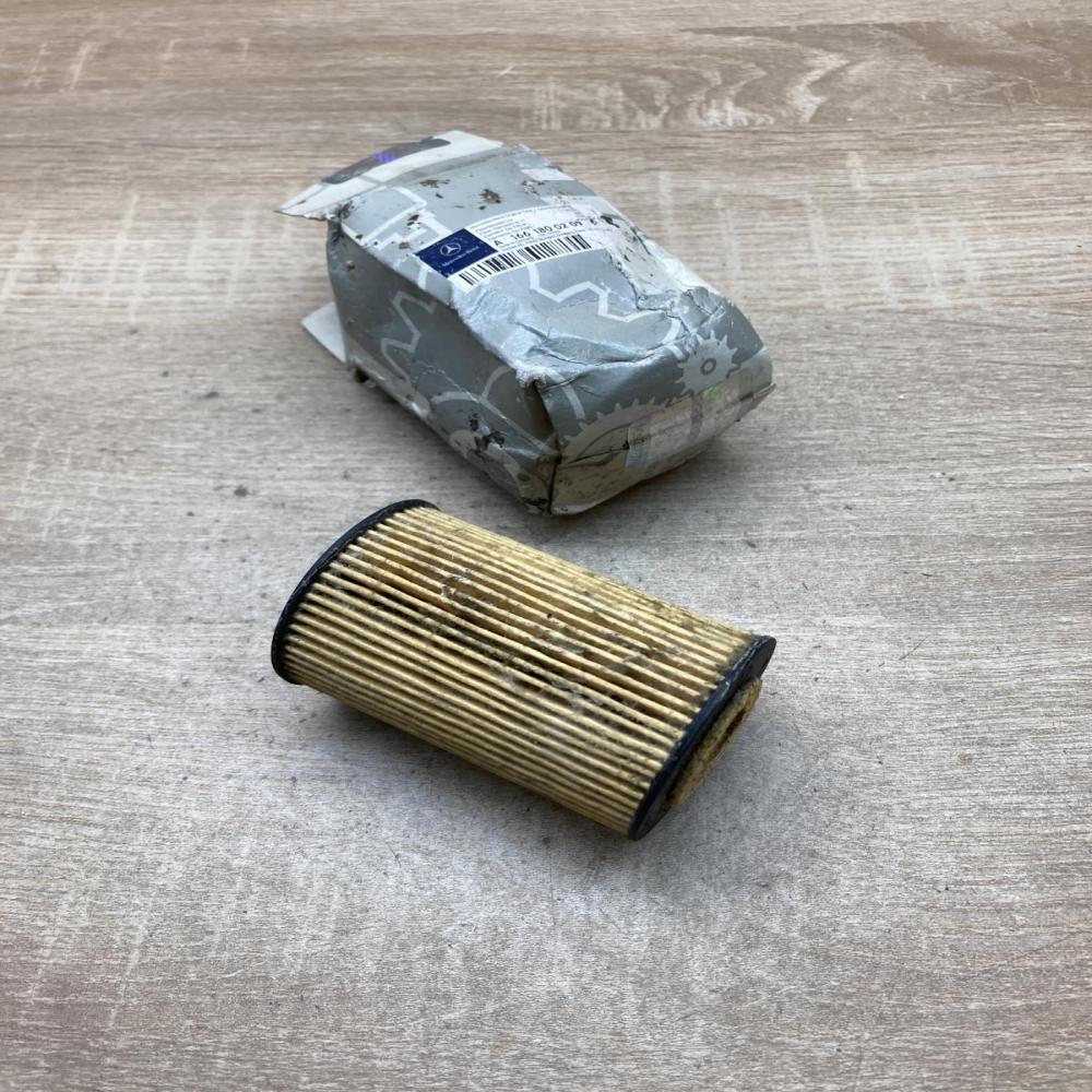A1661840625 A1661800209  Oil filter cover Mercedes-Benz A W168