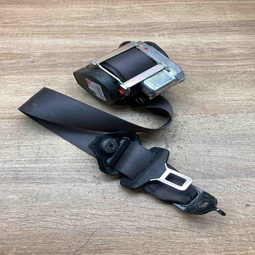 620615700   Front seatbelt Mercedes-Benz GL X166