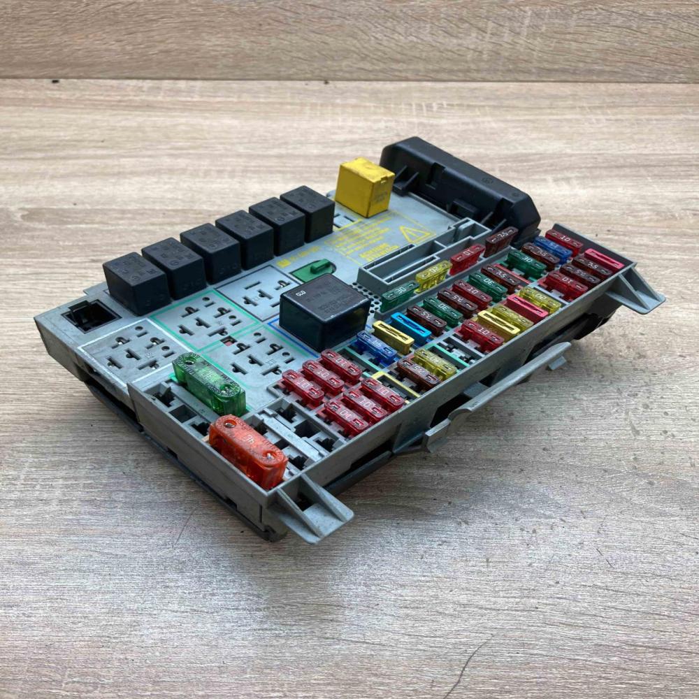 90589965   Fuse module Opel Zafira A