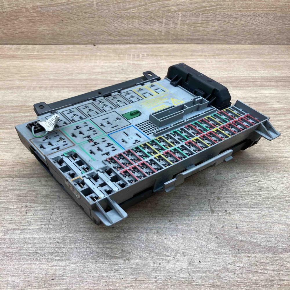 90504534   Fuse module Opel Vectra B