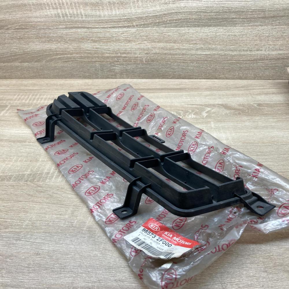 86573 2F000 865732F000  Front bumper lower grill KIA Cerato