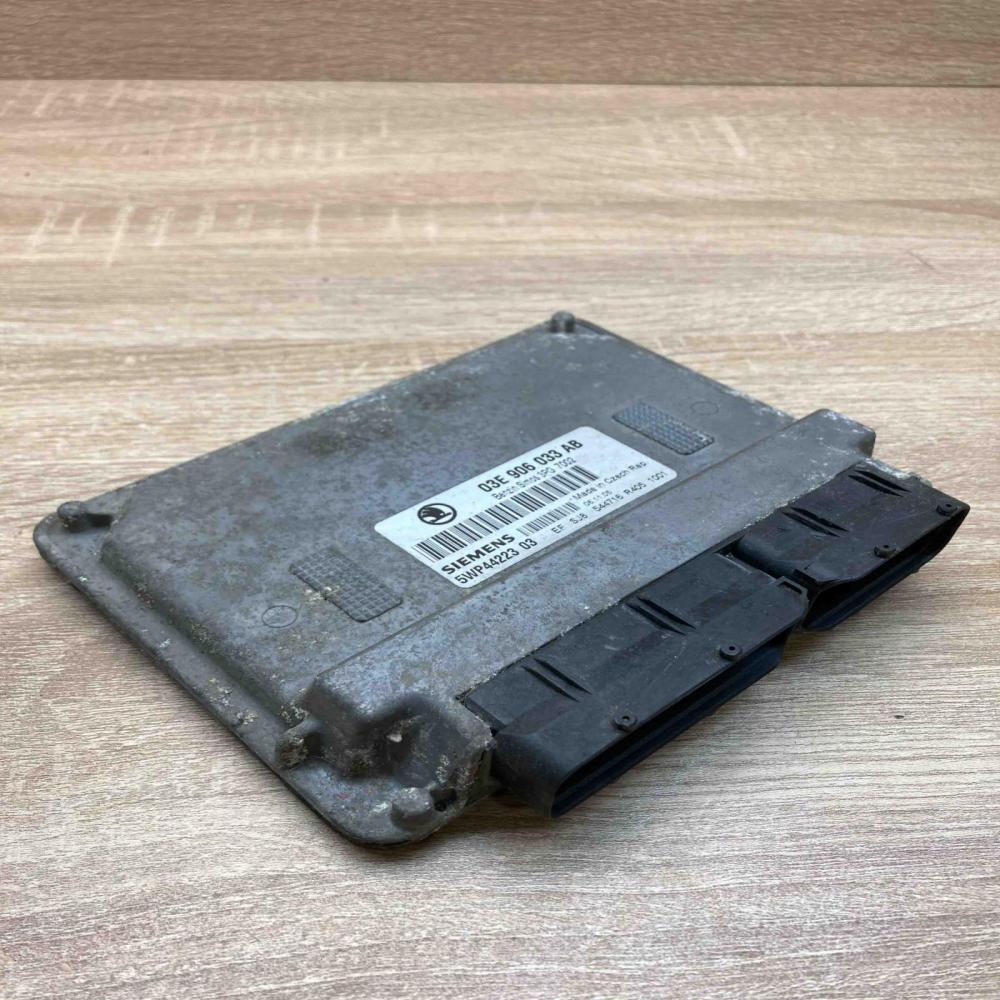 03E906033AB 5WP44223  Engine control unit/module ECU Skoda Fabia Mk1 (6Y)