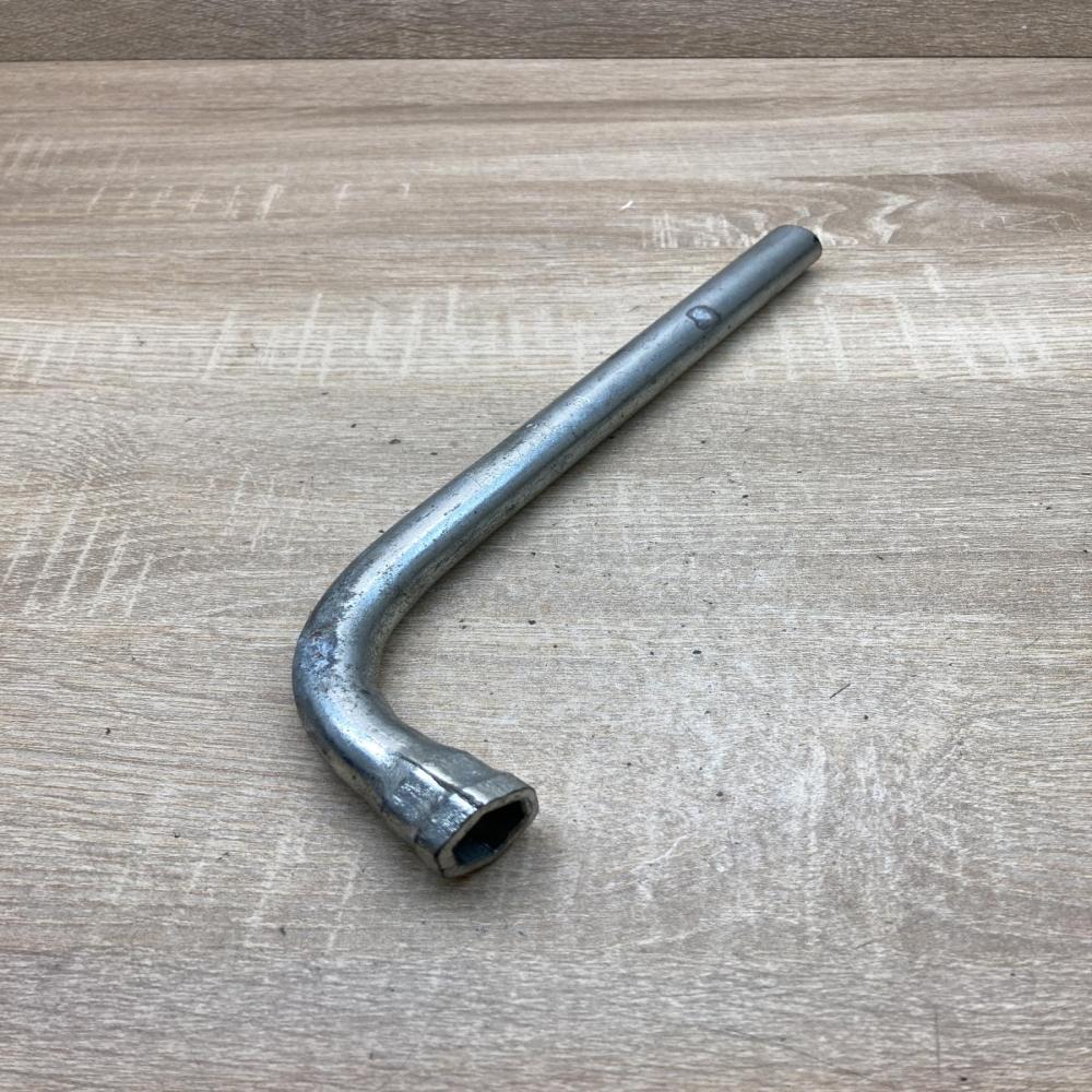 4D0012219A   Wheel nut wrench Audi A8 S8 D2 4D