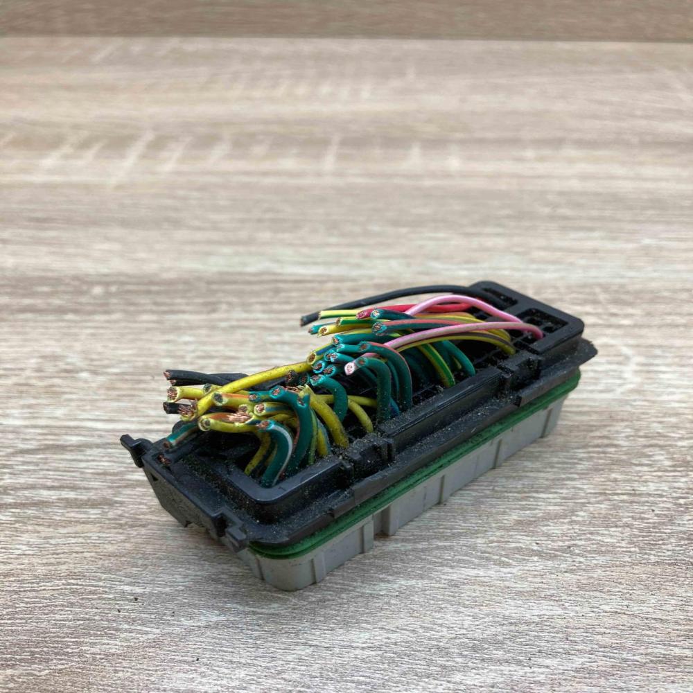1924773   Plug wire Dodge Challenger