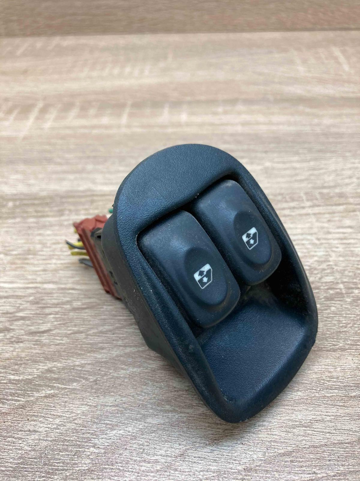 838099G  With Plug Electric window control switch Renault Megane I