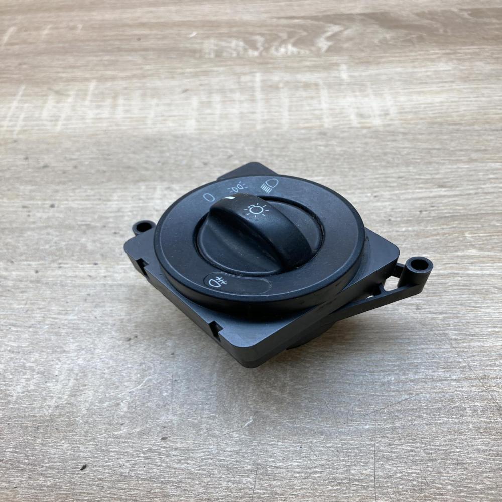 9065450104   Light switch Mercedes-Benz Sprinter W906