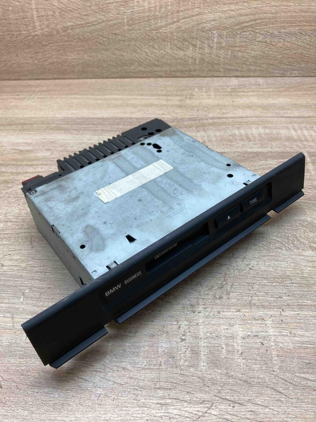 BE3351X5063291  Business Radio/CD/DVD/GPS head unit BMW 3 E46