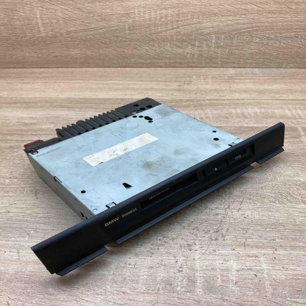 BE3351Y5084170  Business Radio/CD/DVD/GPS head unit BMW 5 E39